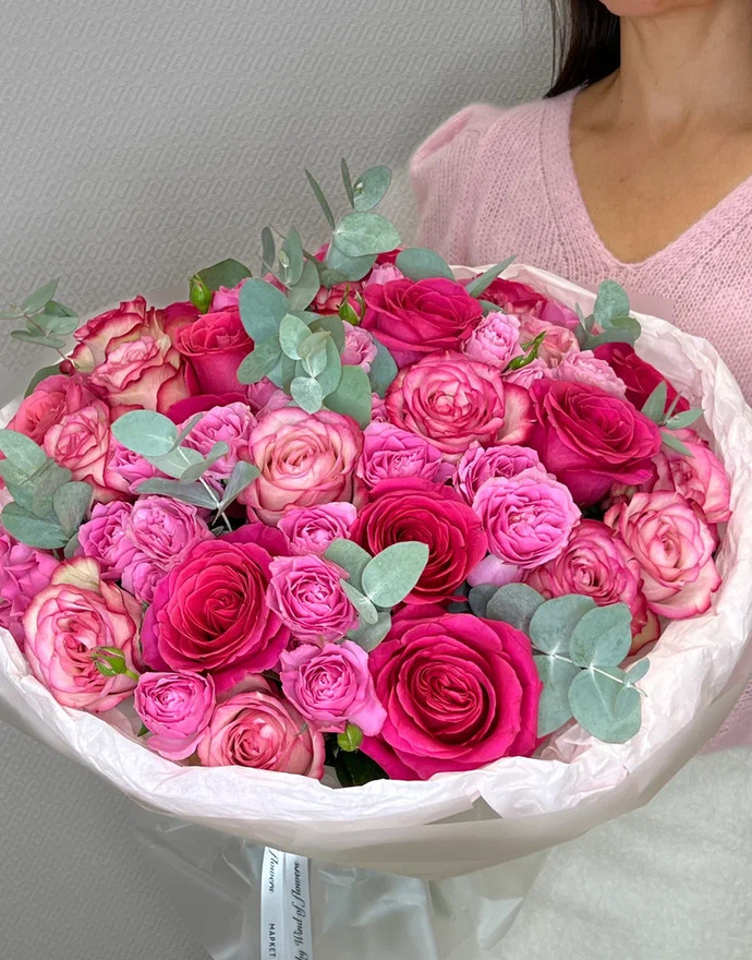 Букет цветов «Микс из Роз pink» купить по цене 6 900 руб. с быстрой доставкой | Маркет-цветов