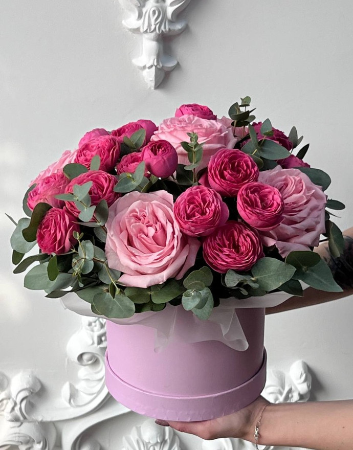 Коробка с цветами «ice cream pink mini» купить по цене 5 450 руб. с быстрой доставкой | Маркет-цветов
