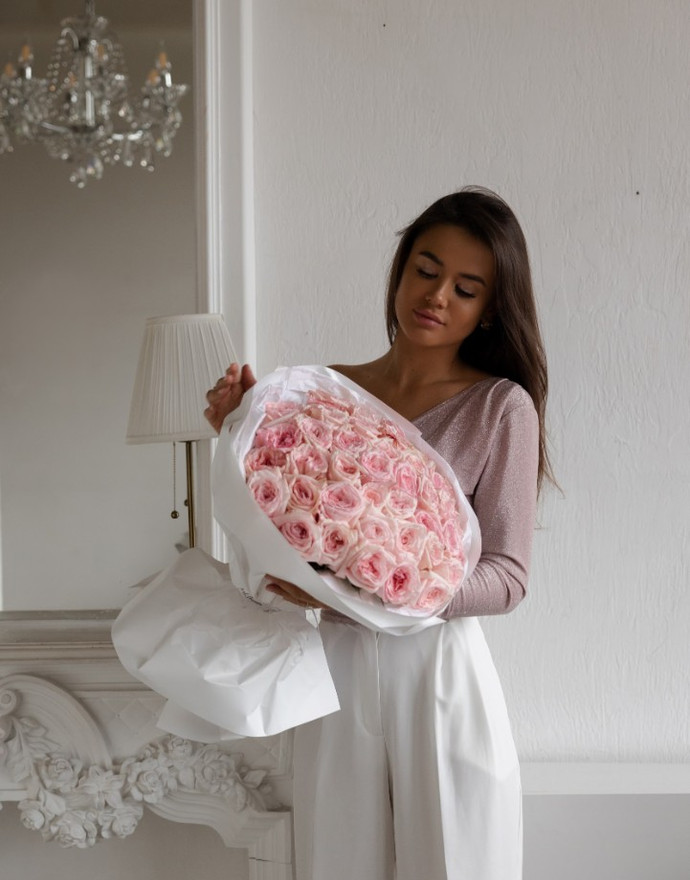 Роза «Pink O'Hara» 45 штук купить по цене 15 750 руб. с быстрой доставкой | Маркет-цветов